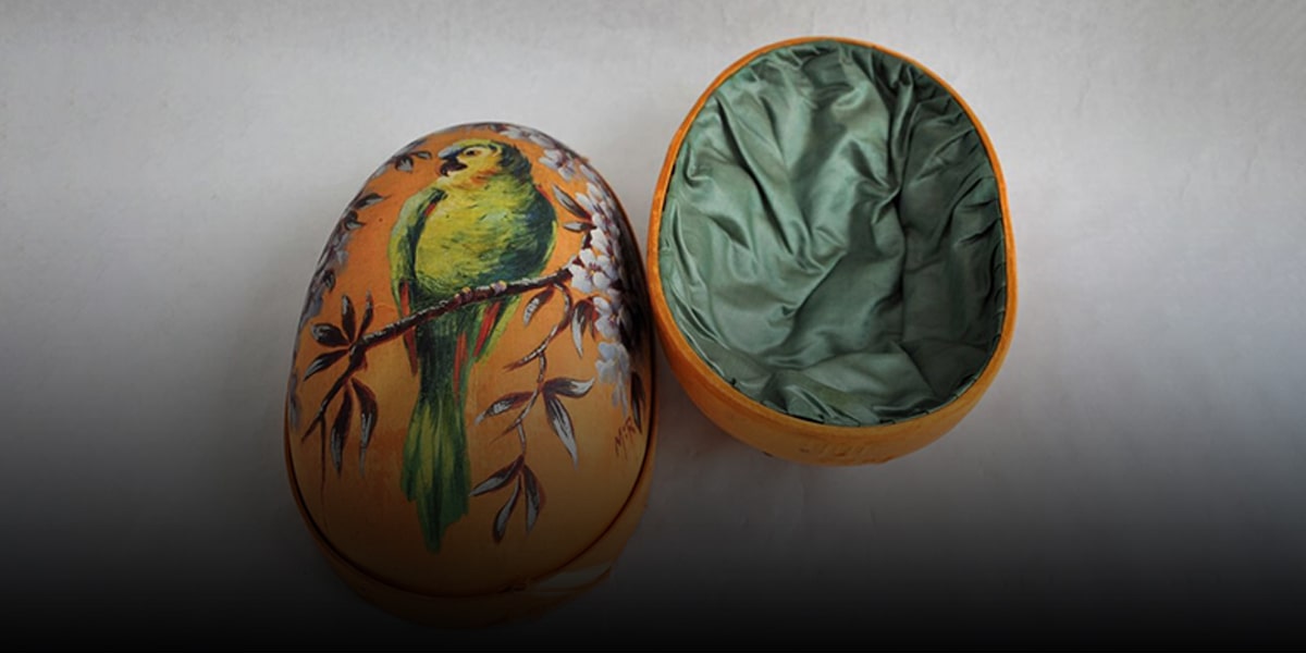  Big, fake Nowruz eggs)-min